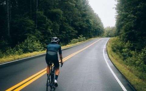 自行车一天骑行200公里难吗,自行车一般骑行50公里要多久
